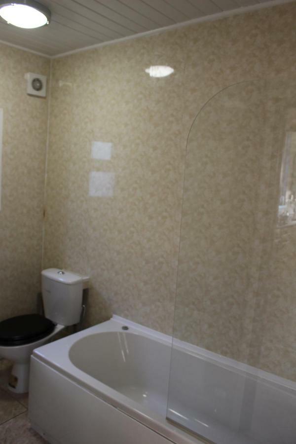 John St Town House - Self Catering - Guesthouse Style - Great Value Family And Double Rooms Workington Ngoại thất bức ảnh